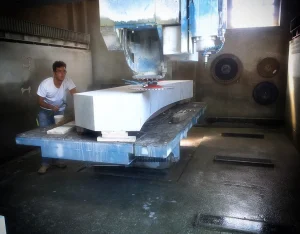 Realizzazione monumenti in marmo a Busto Arsizio e Gallarate